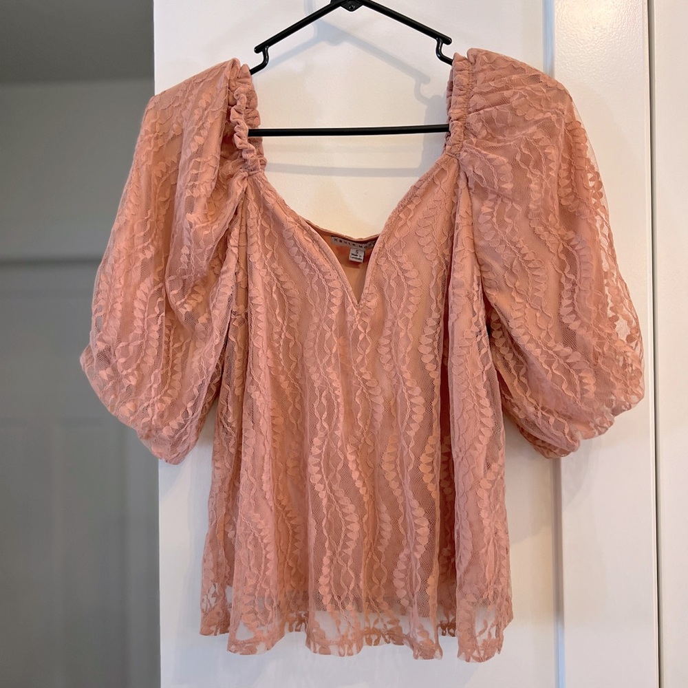 Haute Monde women’s short sleeve lace blouse.